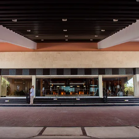 Wyndham Grand Cancun All Inclusive Resort & Villas-2